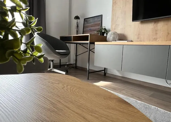 High-rise Luxury With Free Parking *