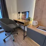 High-rise Luxury With Free Parking Apartment *