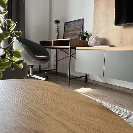 High-rise Luxury With Free Parking *