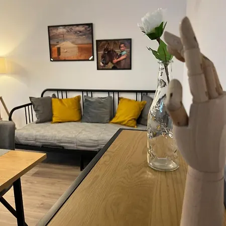 High-rise Luxury With Free Parking *