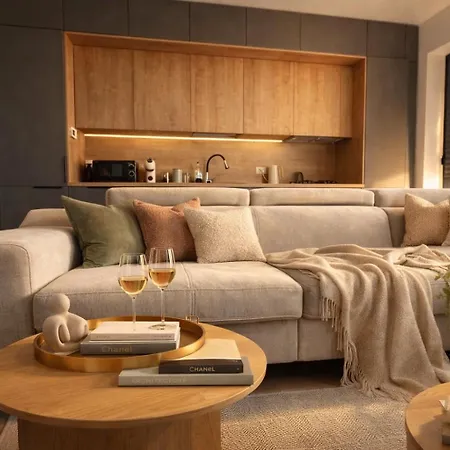 Апартаменти High-rise Luxury With Free Parking *