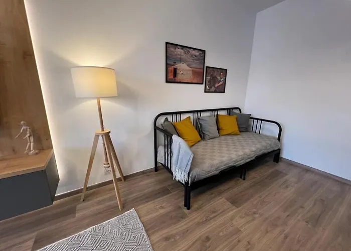 High-rise Luxury With Free Parking *