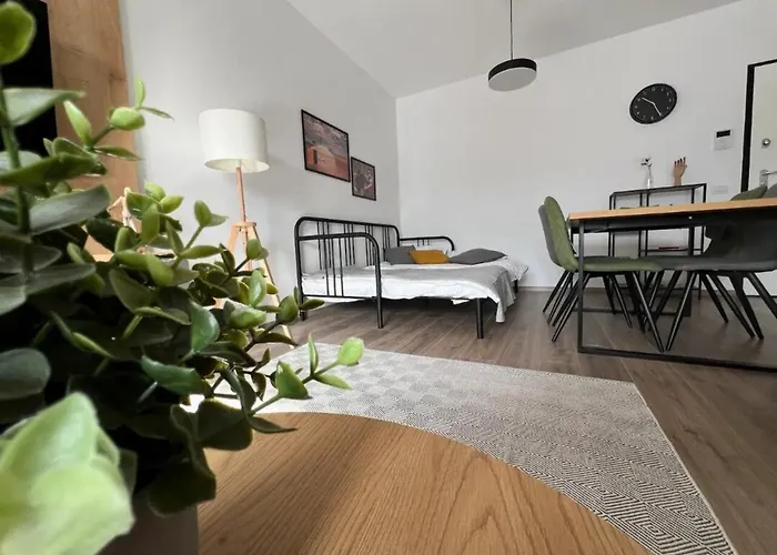 High-rise Luxury With Free Parking