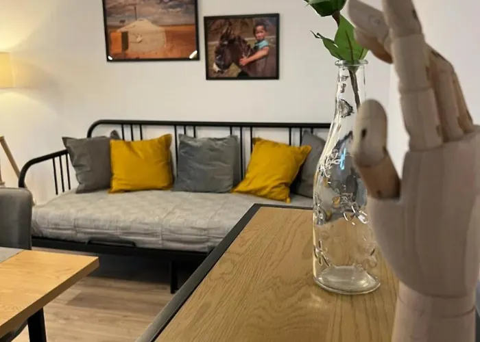 High-rise Luxury With Free Parking *