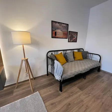 High-rise Luxury With Free Parking *