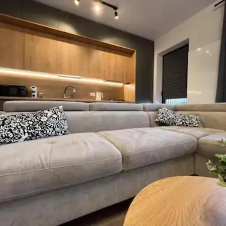 High-rise Luxury With Free Parking