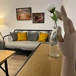 High-rise Luxury With Free Parking *
